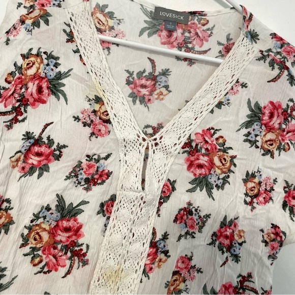 LOVESICK BY TORRID 0 Plus Size White Pink Floral Crochet Lace Short Sleeve Top - Picture 9 of 16